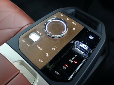 2025 BMW IX thumbnail 19