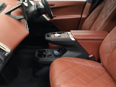 2025 BMW IX thumbnail 31