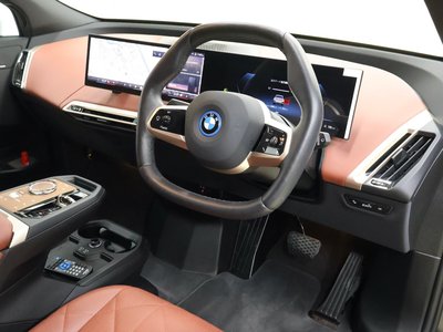 2025 BMW IX photo 3