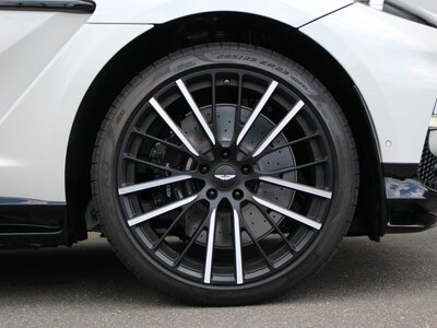 صورة 4 لـ 2024 Aston Martin DBX