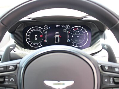 صورة 9 لـ 2024 Aston Martin DBX
