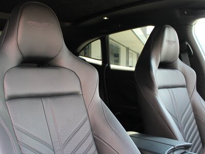 صورة 19 لـ 2024 Aston Martin DBX