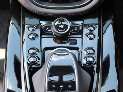 صورة 16 لـ 2024 Aston Martin DBX