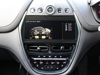 صورة 14 لـ 2024 Aston Martin DBX