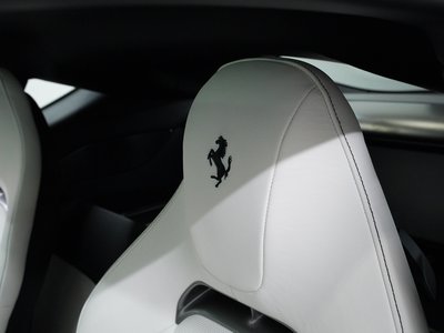 صورة 28 لـ 2025 Ferrari 12 CILINDRI