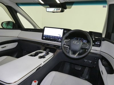 2024 Lexus LM photo 6