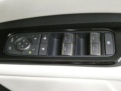 2024 Lexus LM thumbnail 21