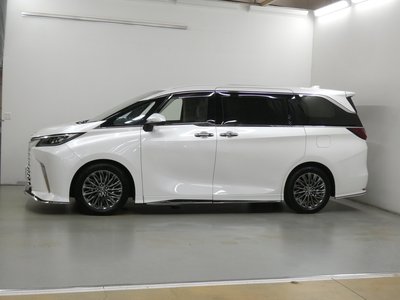 2024 Lexus LM thumbnail 37
