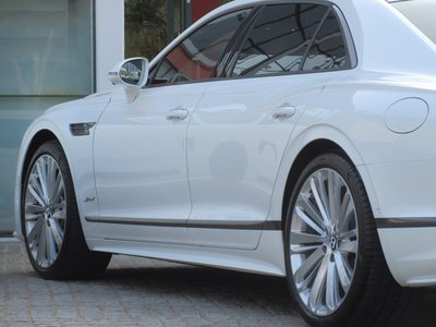 صورة مصغرة 30 لـ 2025 Bentley FLYING SPUR