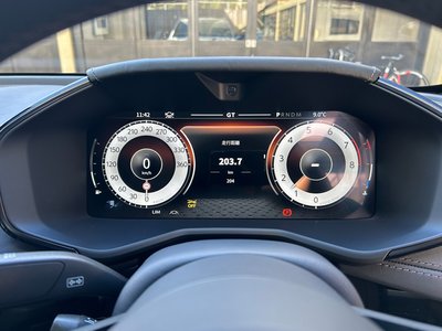2025 Aston Martin DBX — миниатюра 26
