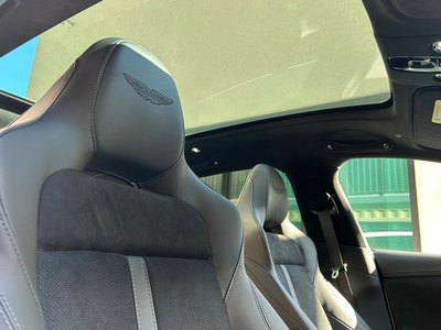 2025 Aston Martin DBX — миниатюра 33