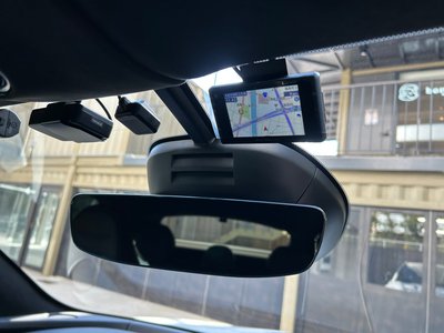 2025 Aston Martin DBX — миниатюра 30
