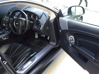 صورة مصغرة 30 لـ 2013 Aston Martin DB9