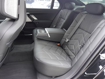 2025 BMW I7 thumbnail 40