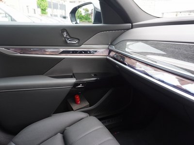 2025 BMW I7 thumbnail 30