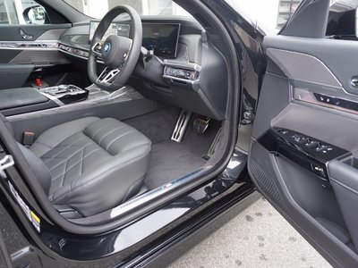 2025 BMW I7 thumbnail 31