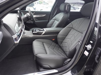 2025 BMW I7 thumbnail 42