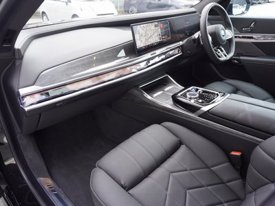 2025 BMW I7 thumbnail 43