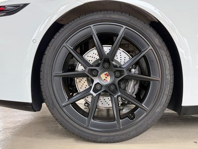 2025 Porsche 911 photo 16