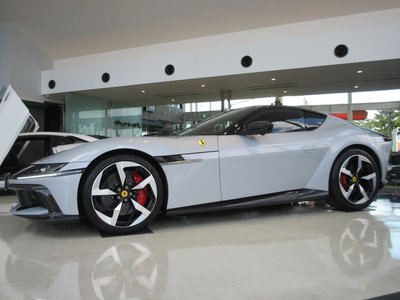 صورة 21 لـ 2025 Ferrari 12 CILINDRI