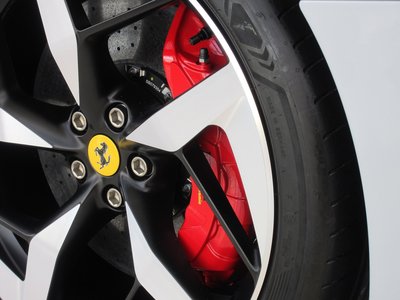 صورة 13 لـ 2025 Ferrari 12 CILINDRI
