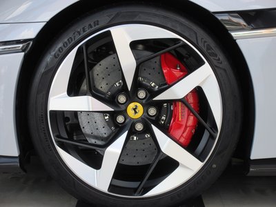 صورة 11 لـ 2025 Ferrari 12 CILINDRI