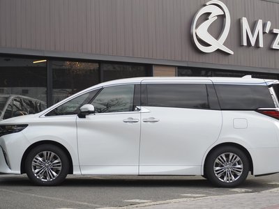 2026 Toyota ALPHARD — фото 5