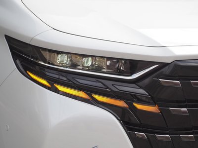 2026 Toyota ALPHARD — фото 13