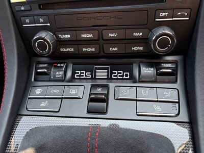 صورة 43 لـ 2020 Porsche 718 SPYDER