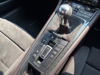 صورة 47 لـ 2020 Porsche 718 SPYDER