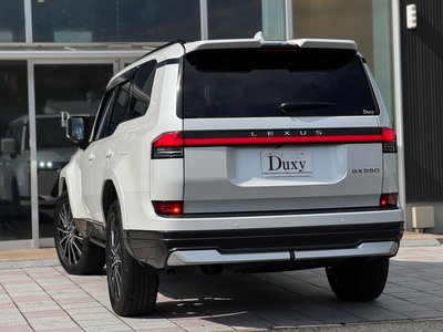 صورة 8 لـ 2025 Lexus GX