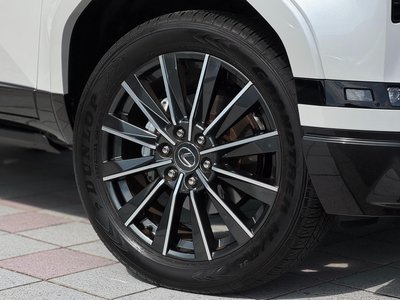 صورة 33 لـ 2025 Lexus GX