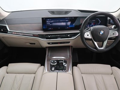 2023 BMW X7 photo 2