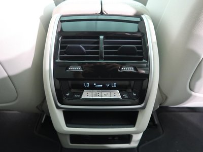 2023 BMW X7 thumbnail 43