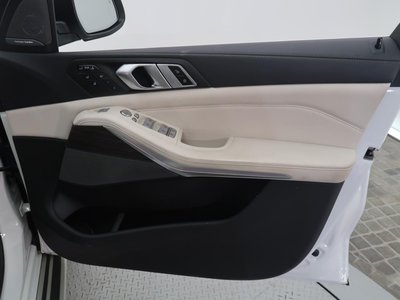 2023 BMW X7 thumbnail 48