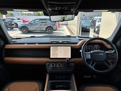 2023 LAND Rover DEFENDER photo 2