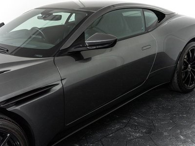 2019 Aston Martin DB11 — фото 12
