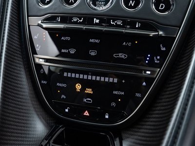 2019 Aston Martin DB11 — миниатюра 63