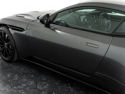 2019 Aston Martin DB11 — миниатюра 32