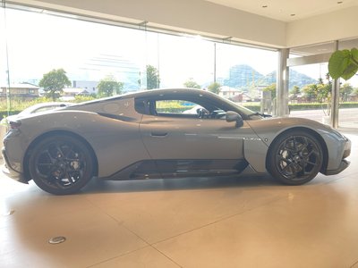 2022 Maserati MC20 photo 4