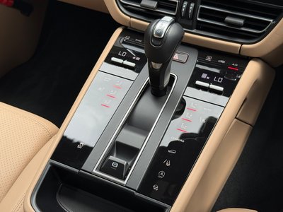 2025 Porsche MACAN — миниатюра 16