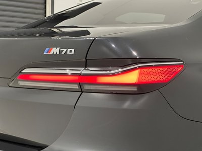 2025 BMW I7 thumbnail 18