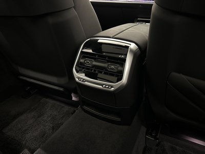 2025 BMW I7 thumbnail 43