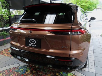 2025 Toyota CROWN ESTATE photo 6