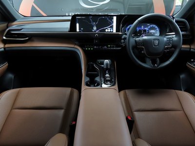2025 Toyota CROWN ESTATE photo 3