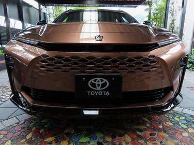2025 Toyota CROWN ESTATE photo 8