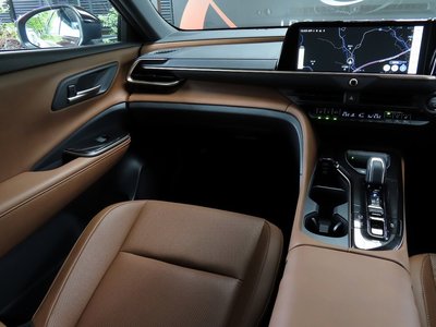 2025 Toyota CROWN ESTATE thumbnail 60
