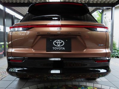 2025 Toyota CROWN ESTATE photo 13