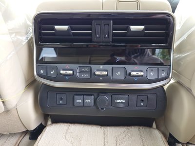 2025 Toyota LAND CRUISER 300 thumbnail 27