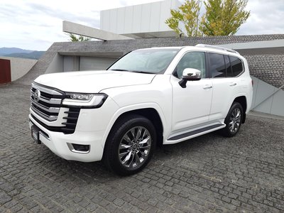 2025 Toyota LAND CRUISER 300 thumbnail 3